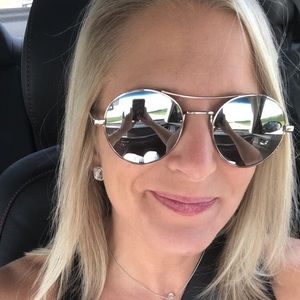 Meet your Posher, Carrie